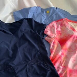 Nurse Scrub Tops (3) Women’s Medium Navy Blue Pink WonderWink Maeve ScrubStar